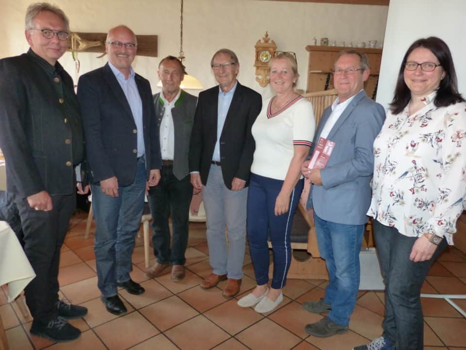 Leben mit Demenz – Wertvolle Informationen zu einem würdevollen Umgang mit Erkrankten